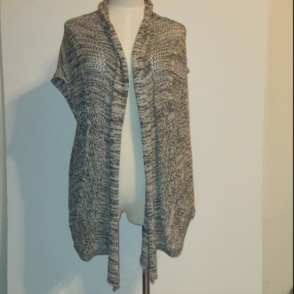 Maurices Marled Oversized Shawl Short Sleeve Sweater Size Medium Black and White - Picture 2 of 8